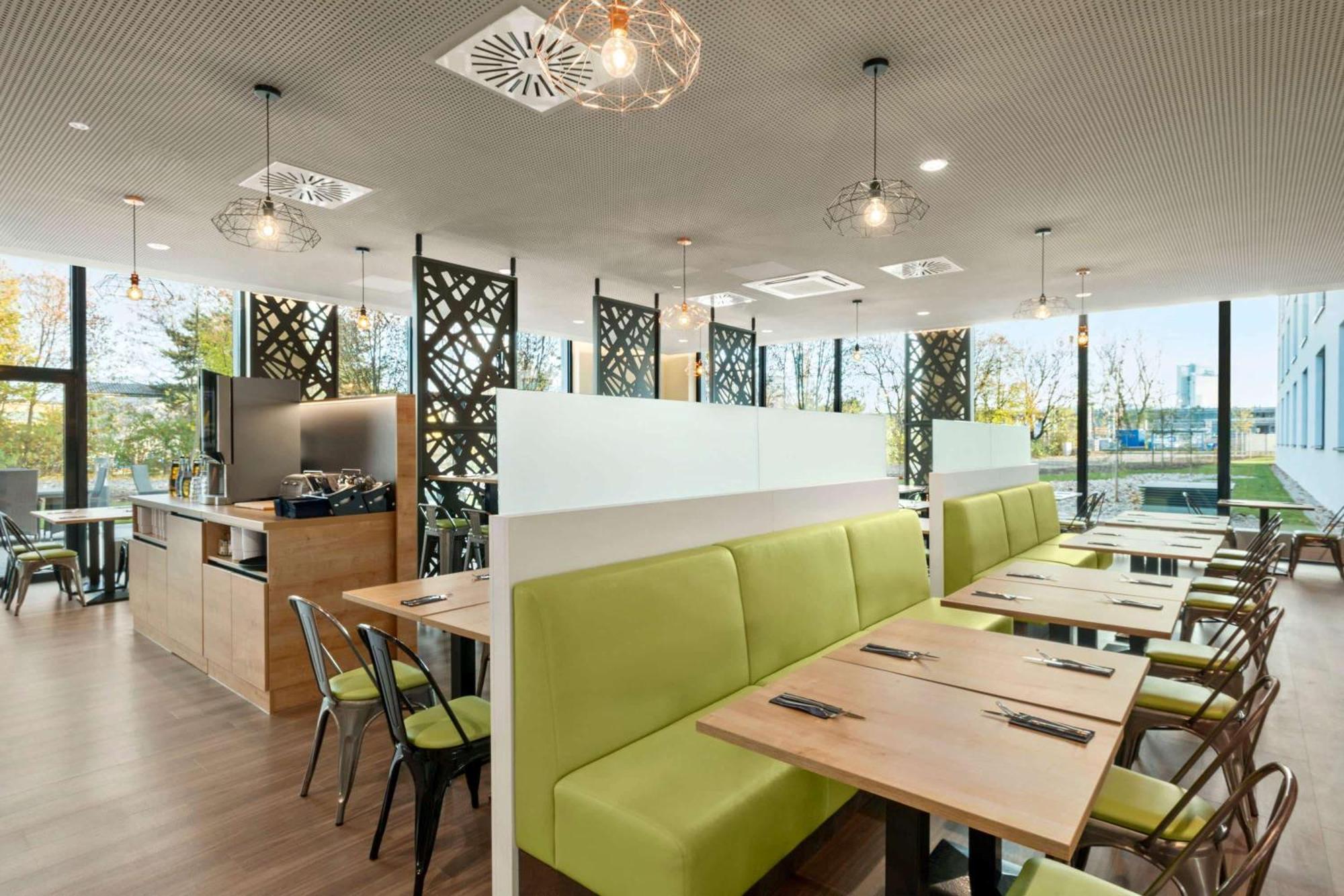 Super 8 By Wyndham Munich City North — Photos 2